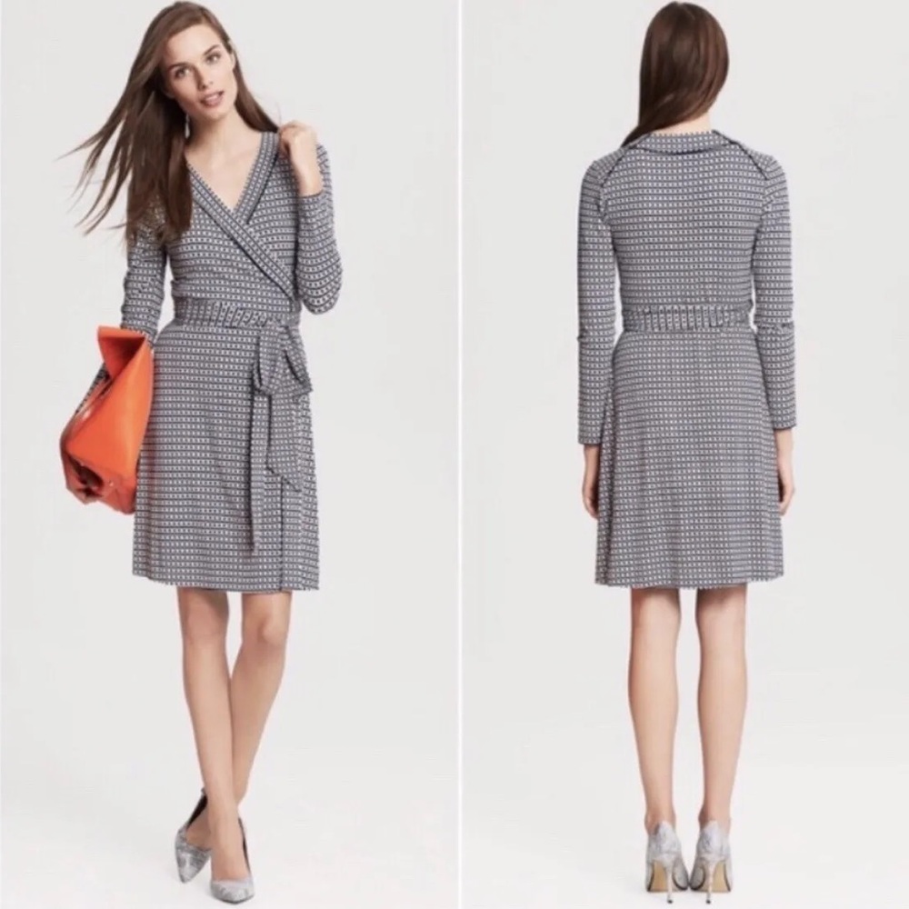 Banana Republic Factory wrapped dress long sleeves. Soft! Fabulous! Sexy v neck - Picture 9 of 9